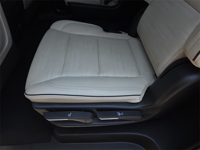 Vehicle image 36 of 39