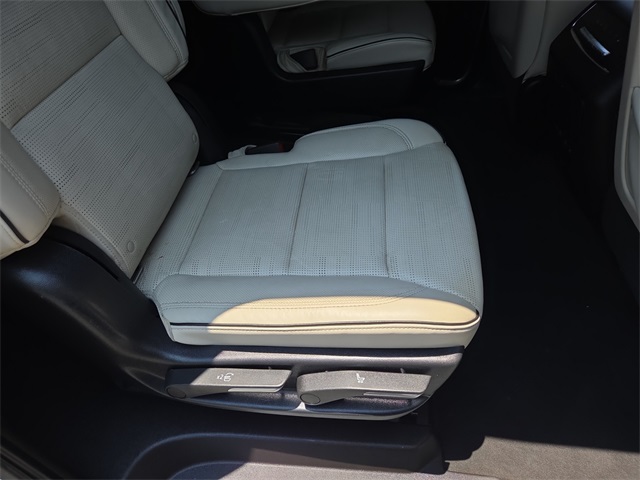 Vehicle image 19 of 39