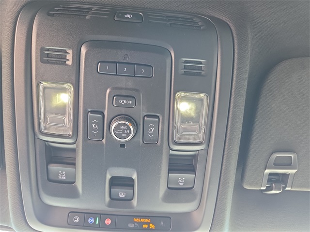 Vehicle image 31 of 39