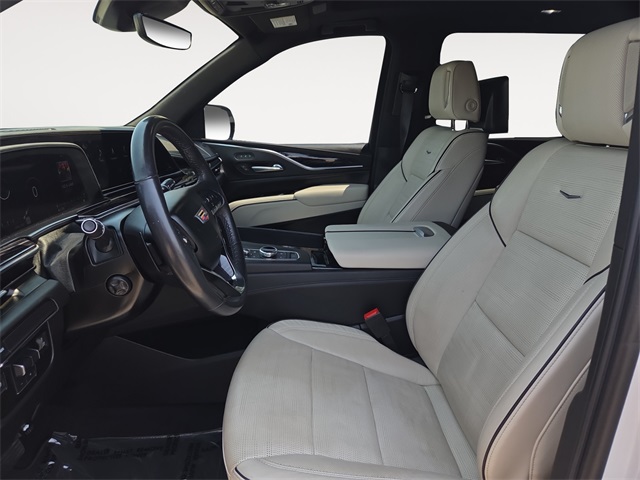 Vehicle image 33 of 39