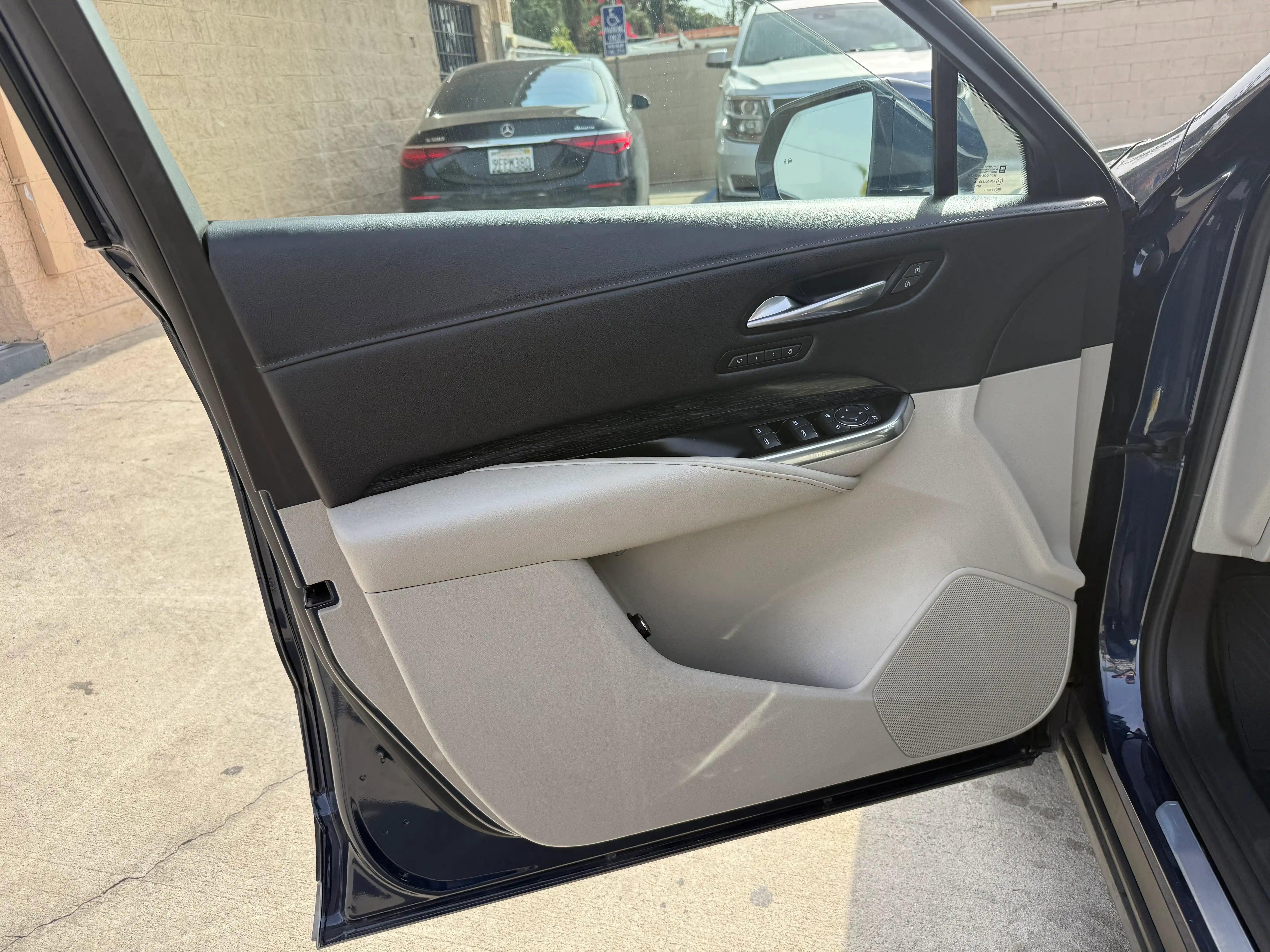 Vehicle image 92 of 163