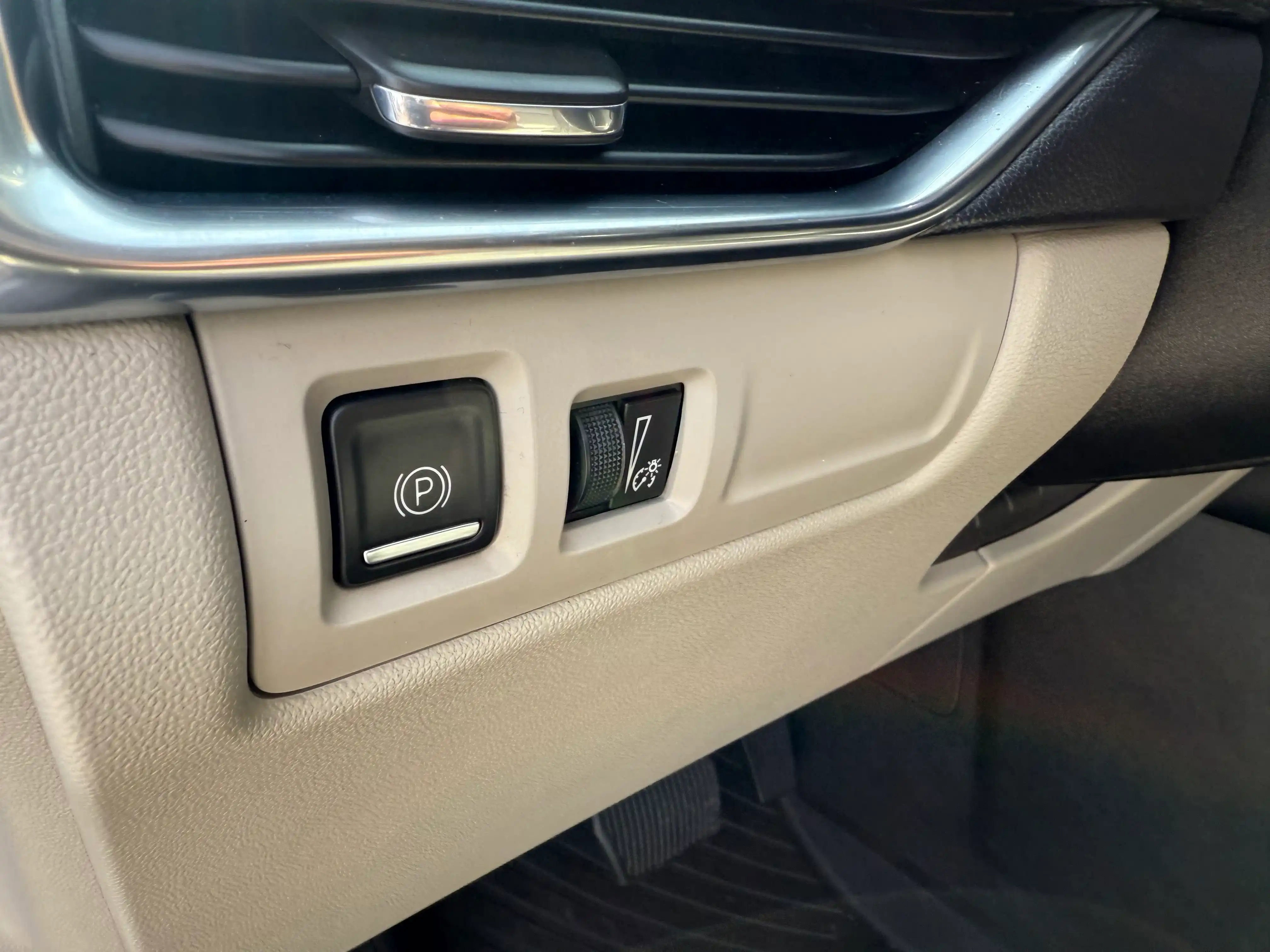 Vehicle image 115 of 163
