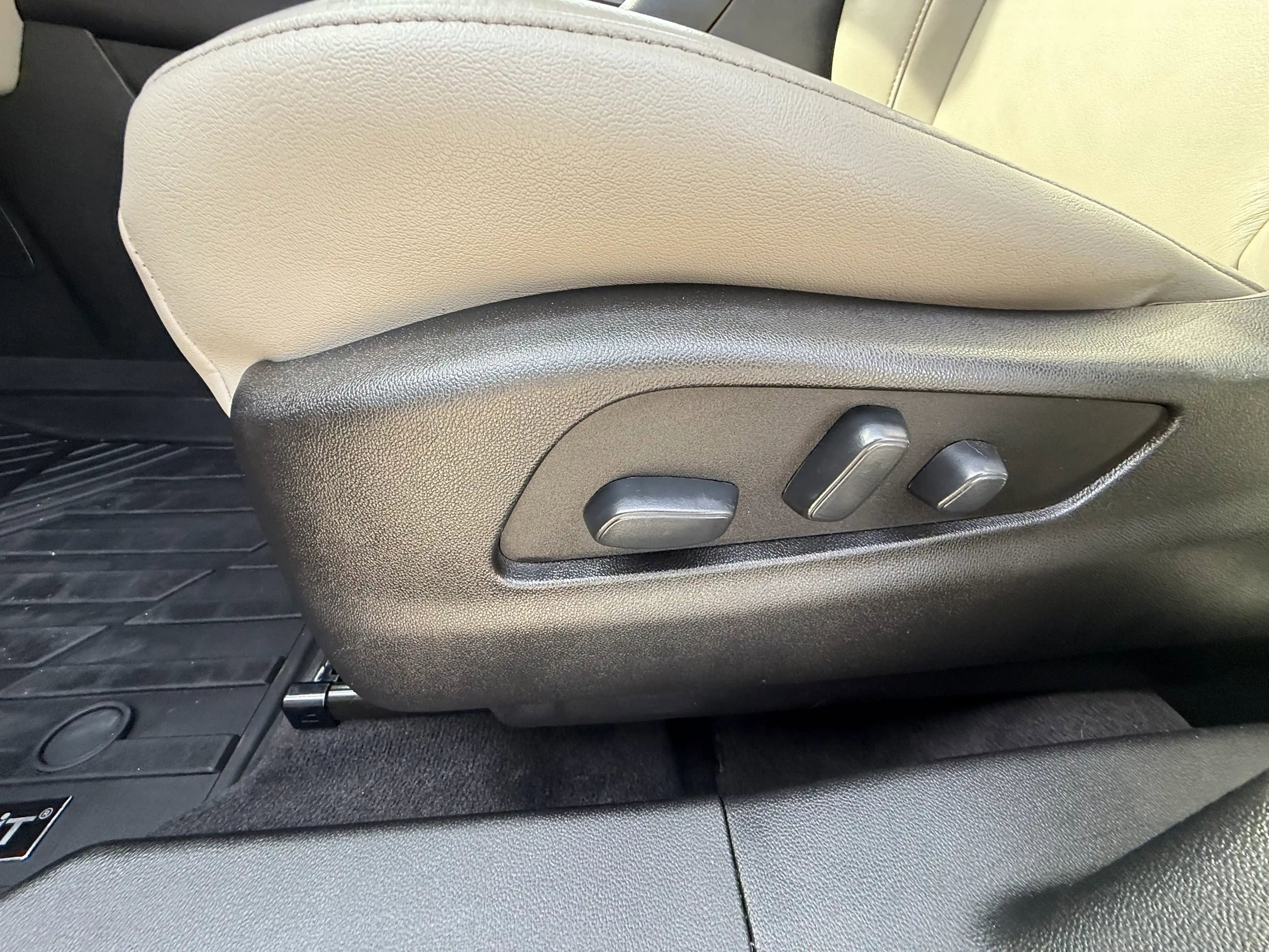 Vehicle image 124 of 163