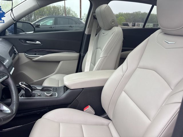 2021 Cadillac XT4 Luxury Image 3 of 6