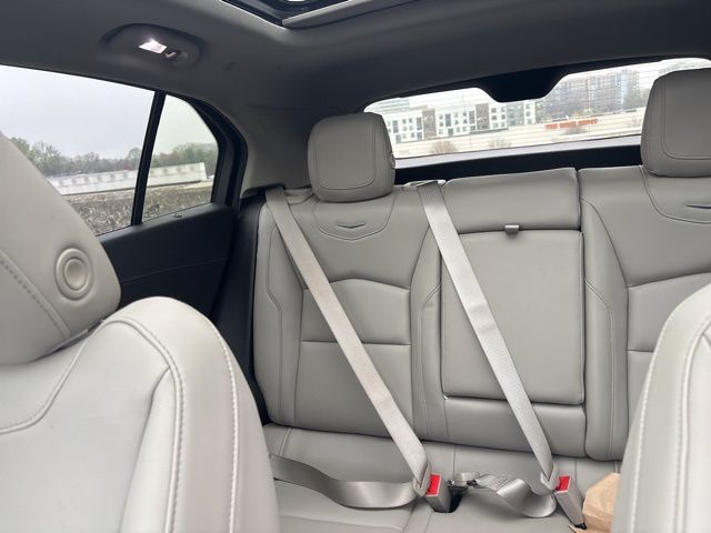 2021 Cadillac XT4 Luxury Image 2 of 6