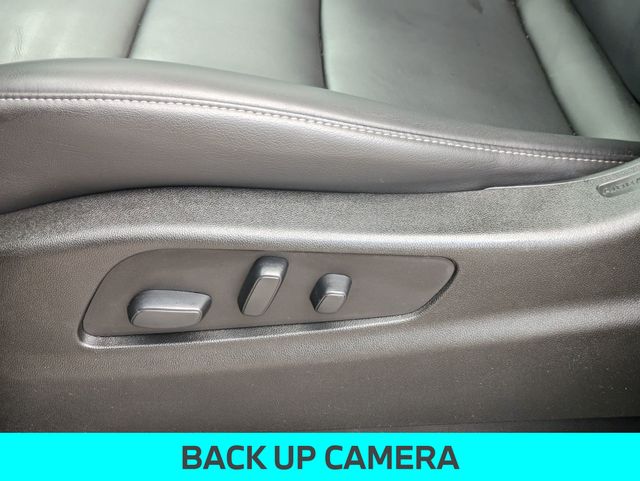 Vehicle image 25 of 32