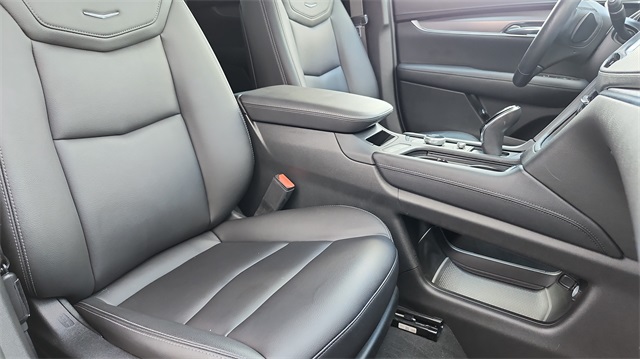 Vehicle image 10 of 42