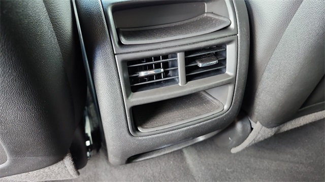 Vehicle image 29 of 42