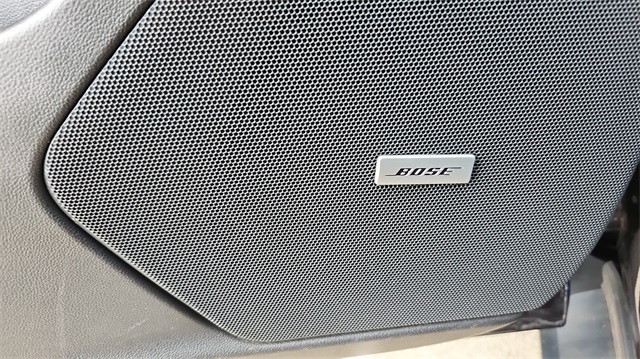 Vehicle image 32 of 42
