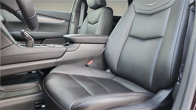 Vehicle image 11 of 42