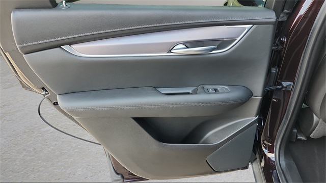 Vehicle image 23 of 42