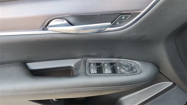 Vehicle image 25 of 42