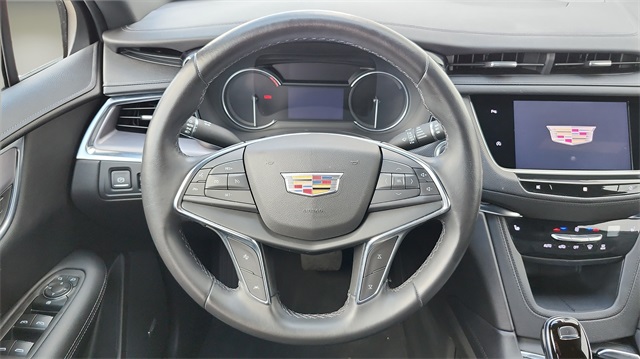 Vehicle image 17 of 42