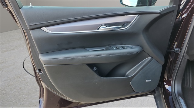 Vehicle image 26 of 42