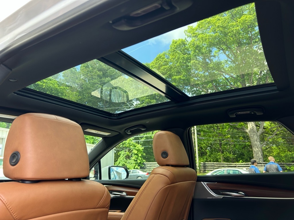 Vehicle image 43 of 62