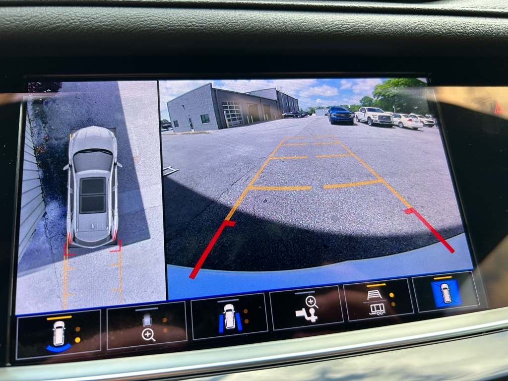 Vehicle image 32 of 62