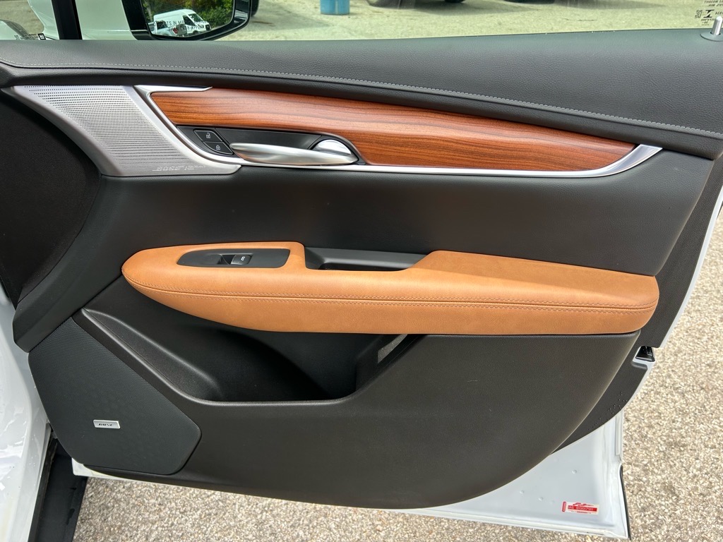 Vehicle image 49 of 62