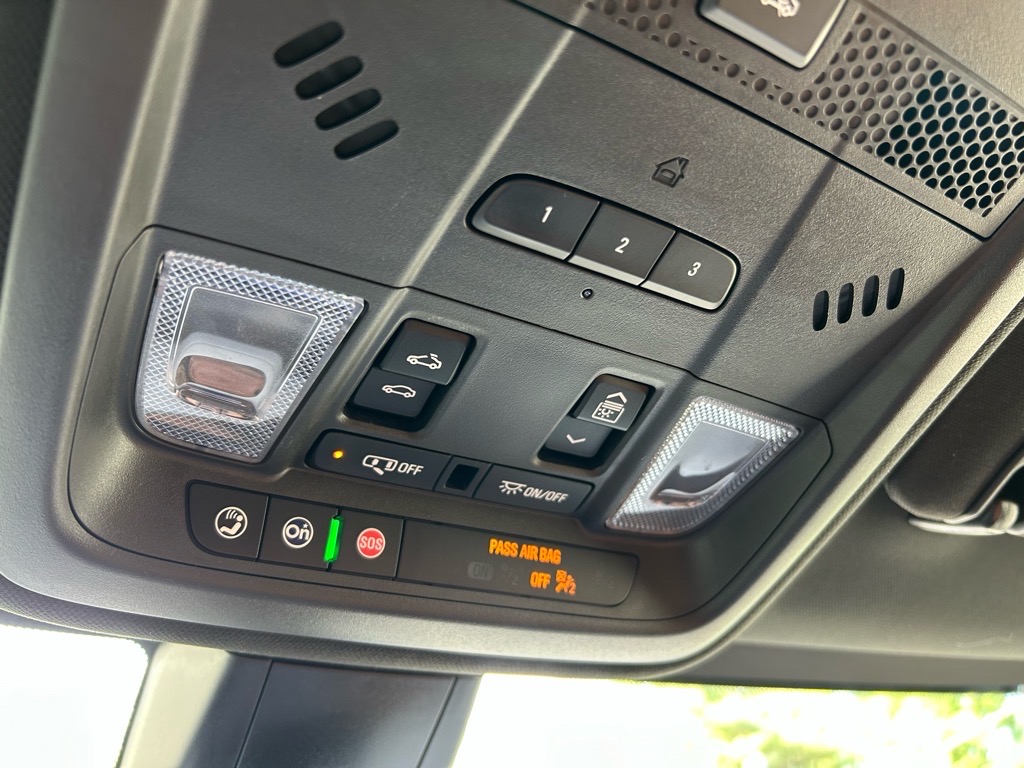 Vehicle image 31 of 62