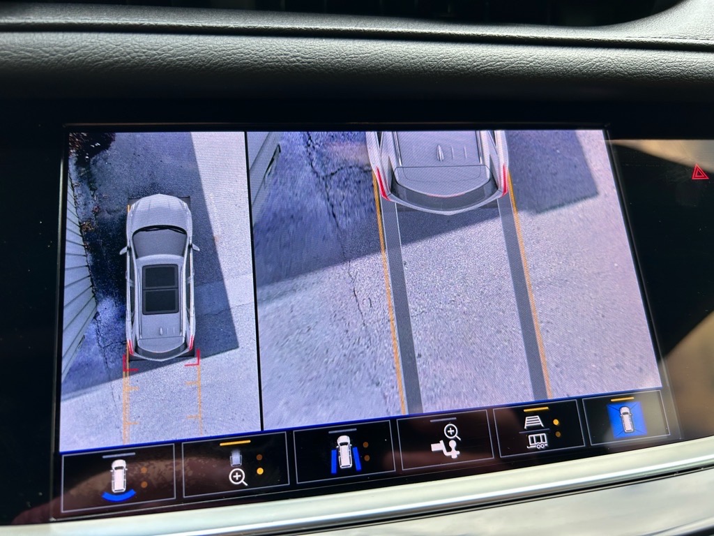 Vehicle image 33 of 62