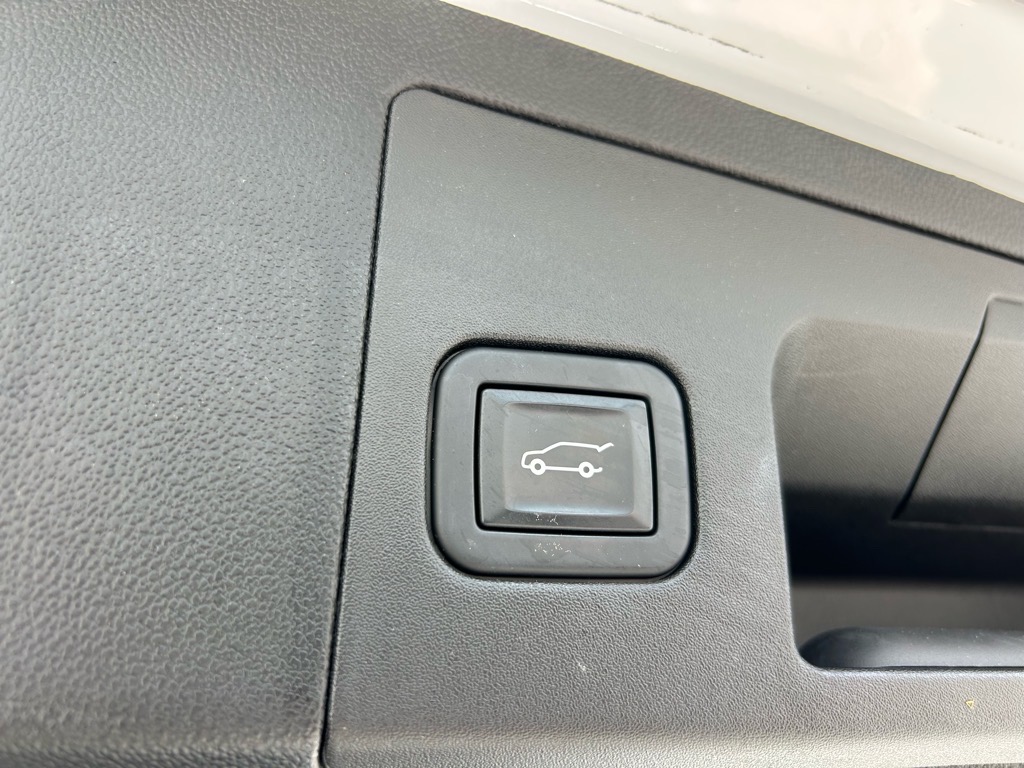 Vehicle image 18 of 62