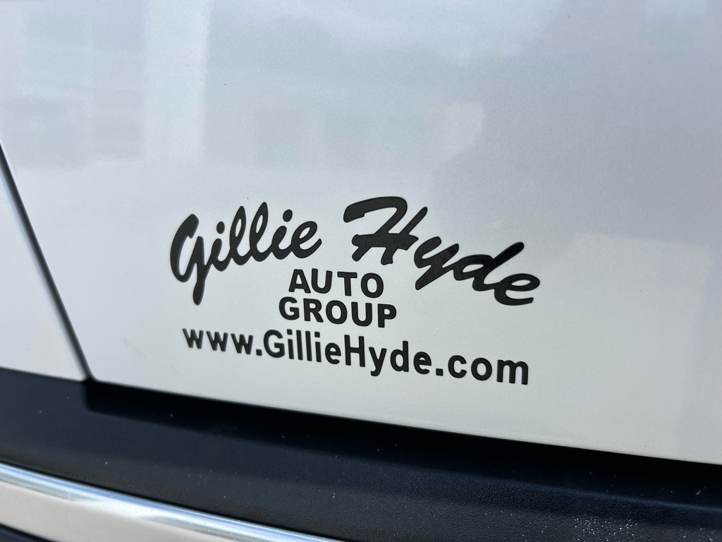 Vehicle image 17 of 62