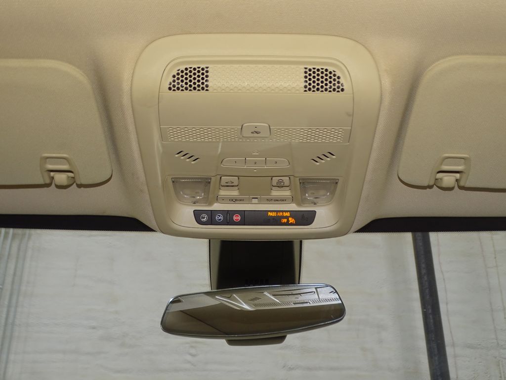 Vehicle image 22 of 38