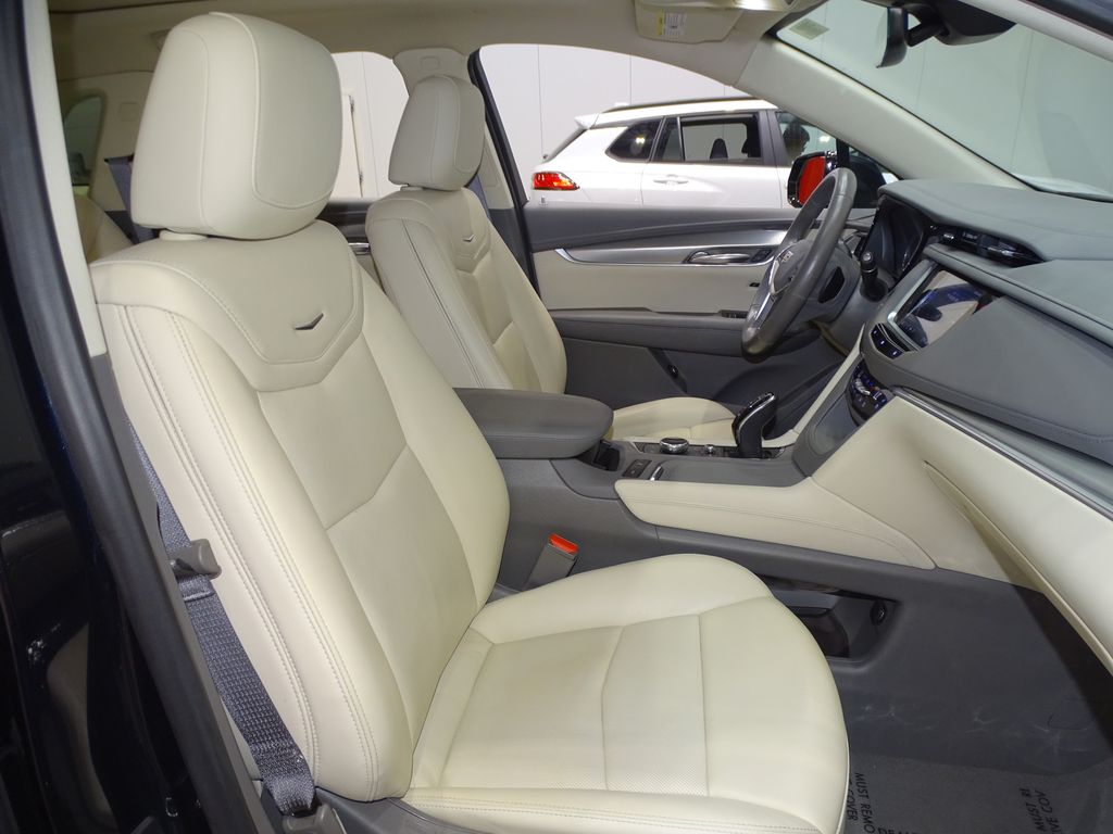 Vehicle image 11 of 38