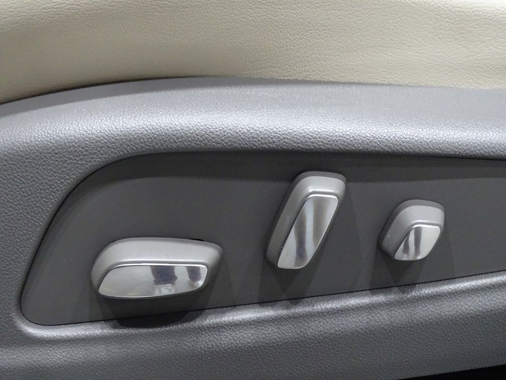 Vehicle image 15 of 38