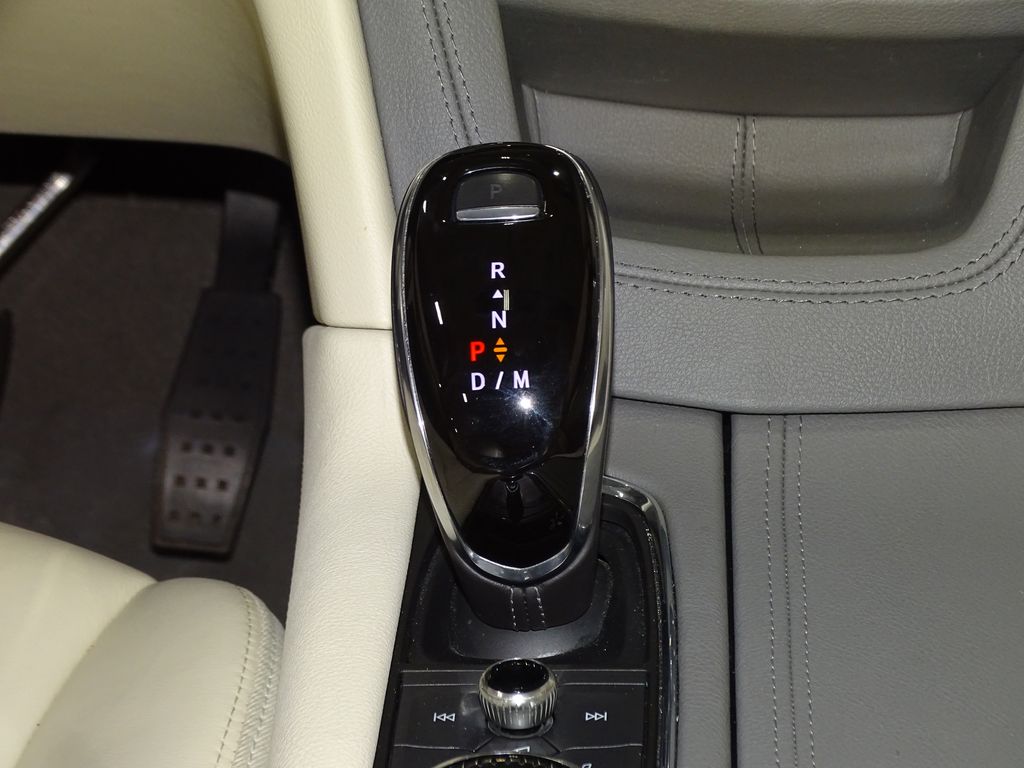 Vehicle image 33 of 38