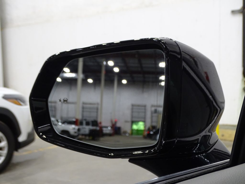 Vehicle image 34 of 38