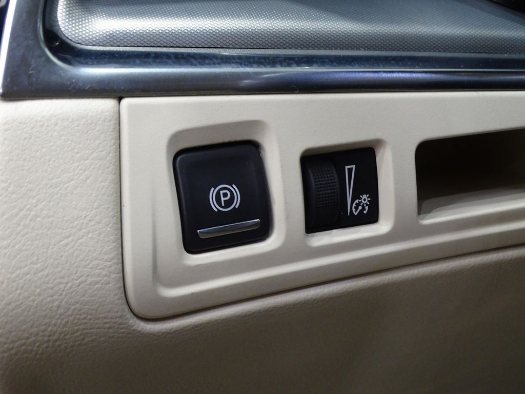 Vehicle image 14 of 38