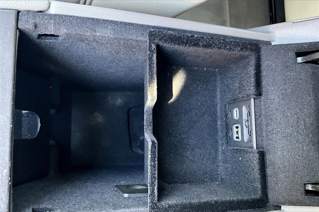 Vehicle image 22 of 30