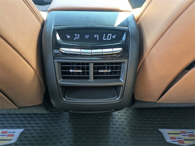 Vehicle image 16 of 32