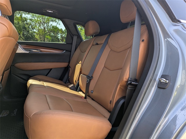 Vehicle image 15 of 32