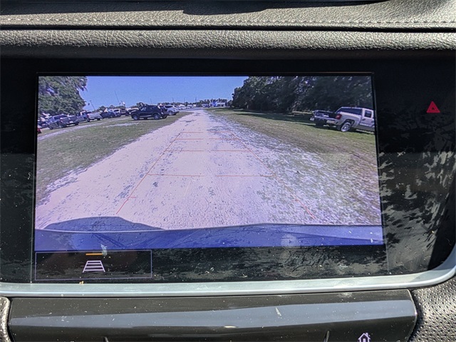 Vehicle image 23 of 32