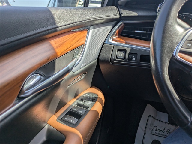 Vehicle image 28 of 32