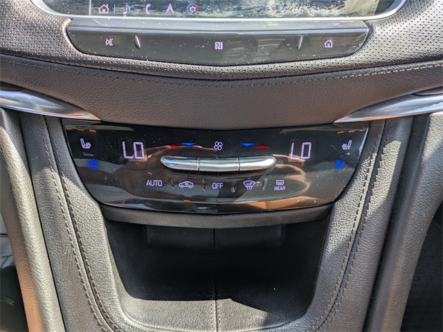 Vehicle image 24 of 32