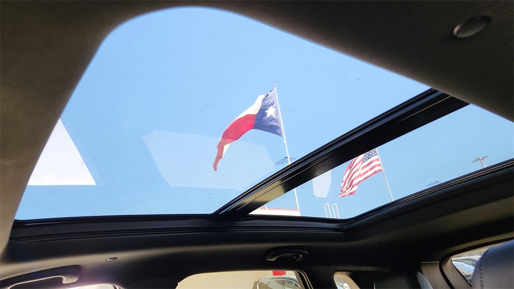 Vehicle image 41 of 44