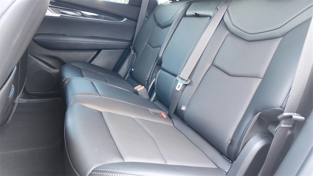 Vehicle image 13 of 44