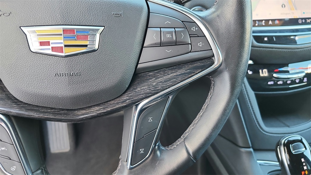 Vehicle image 37 of 44