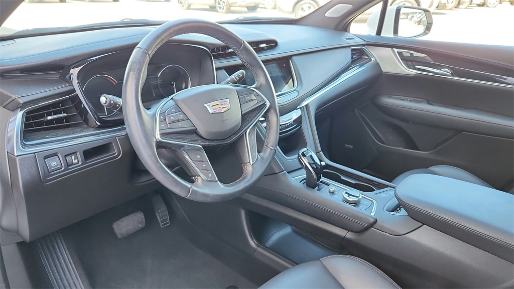 Vehicle image 17 of 44