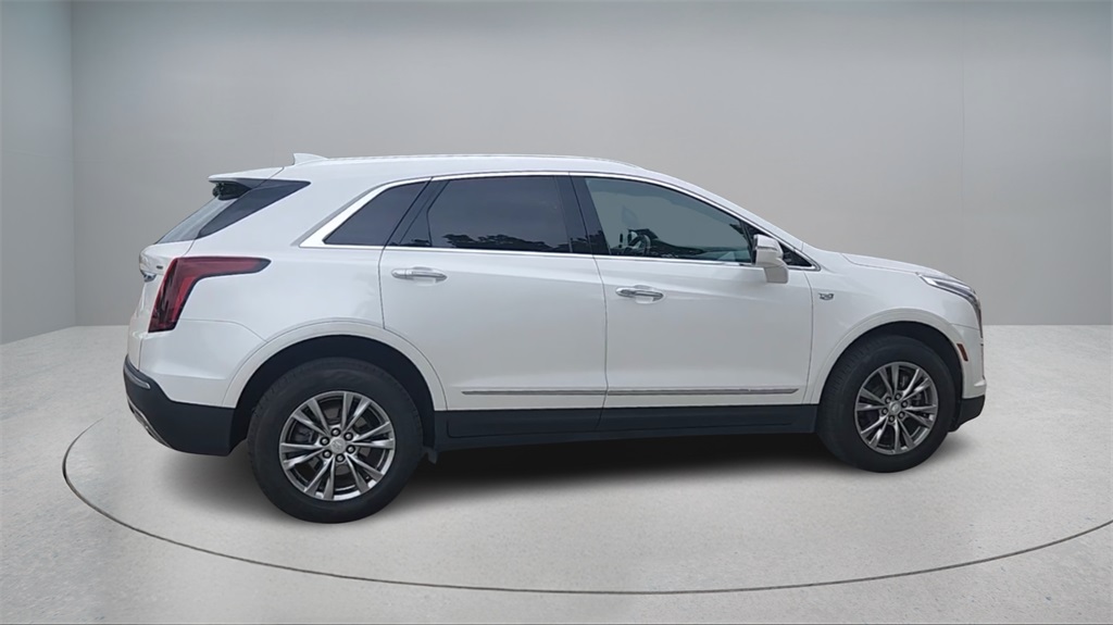Vehicle image 4 of 44