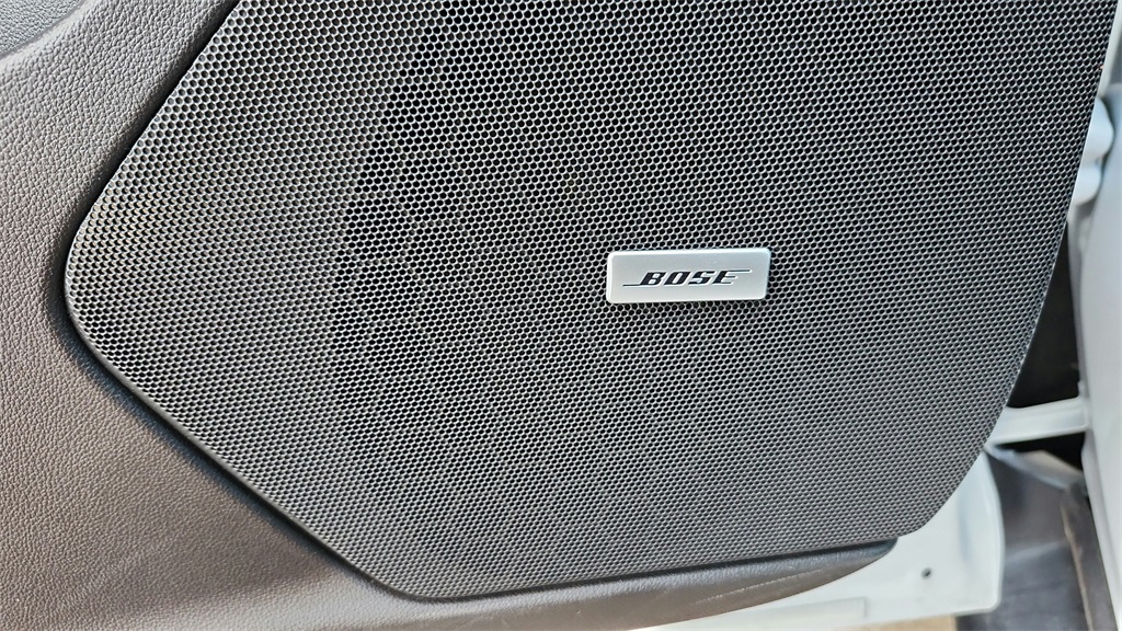 Vehicle image 42 of 44
