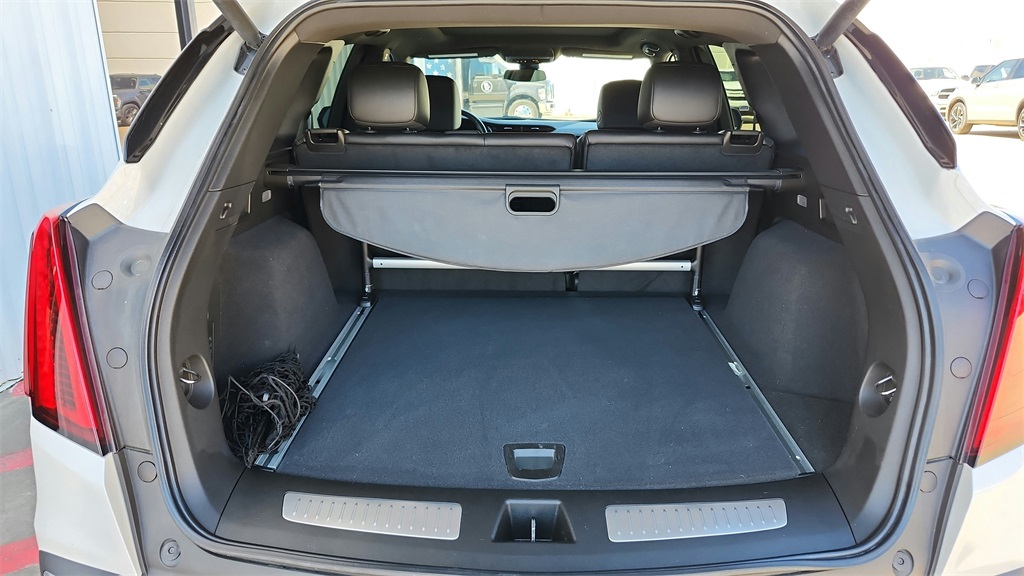 Vehicle image 10 of 44