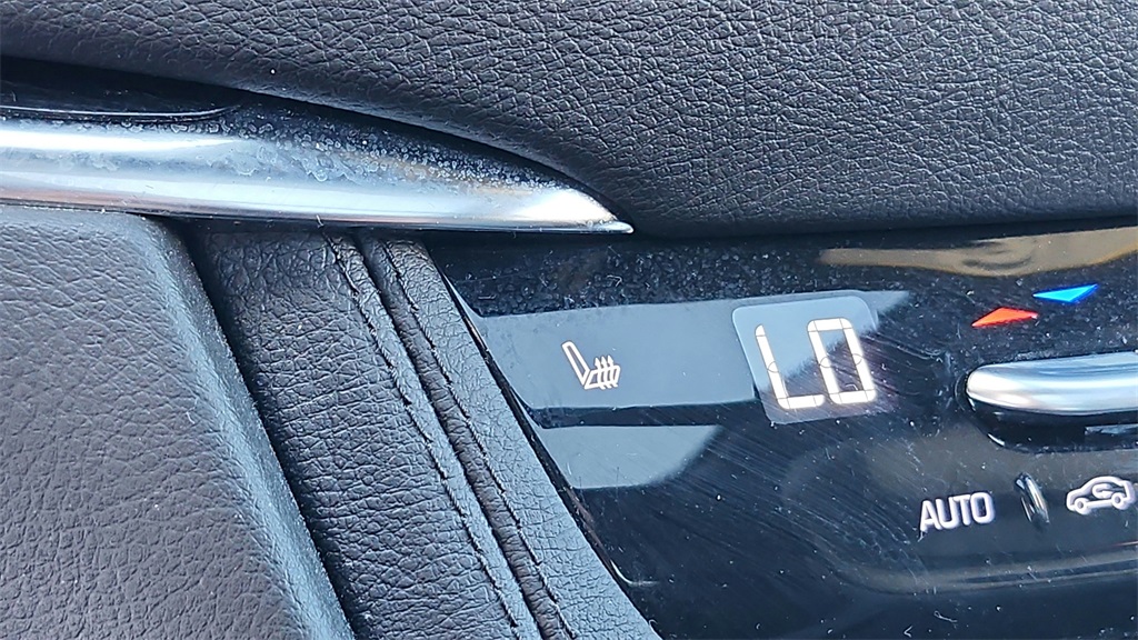 Vehicle image 33 of 44