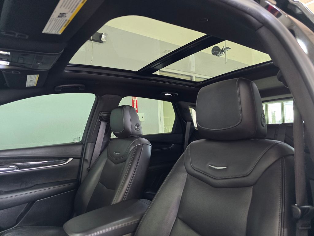 Vehicle image 24 of 33