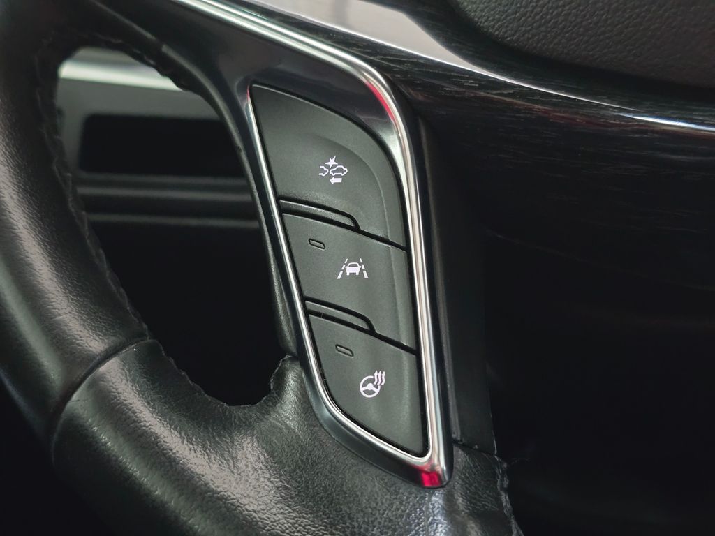 Vehicle image 21 of 33