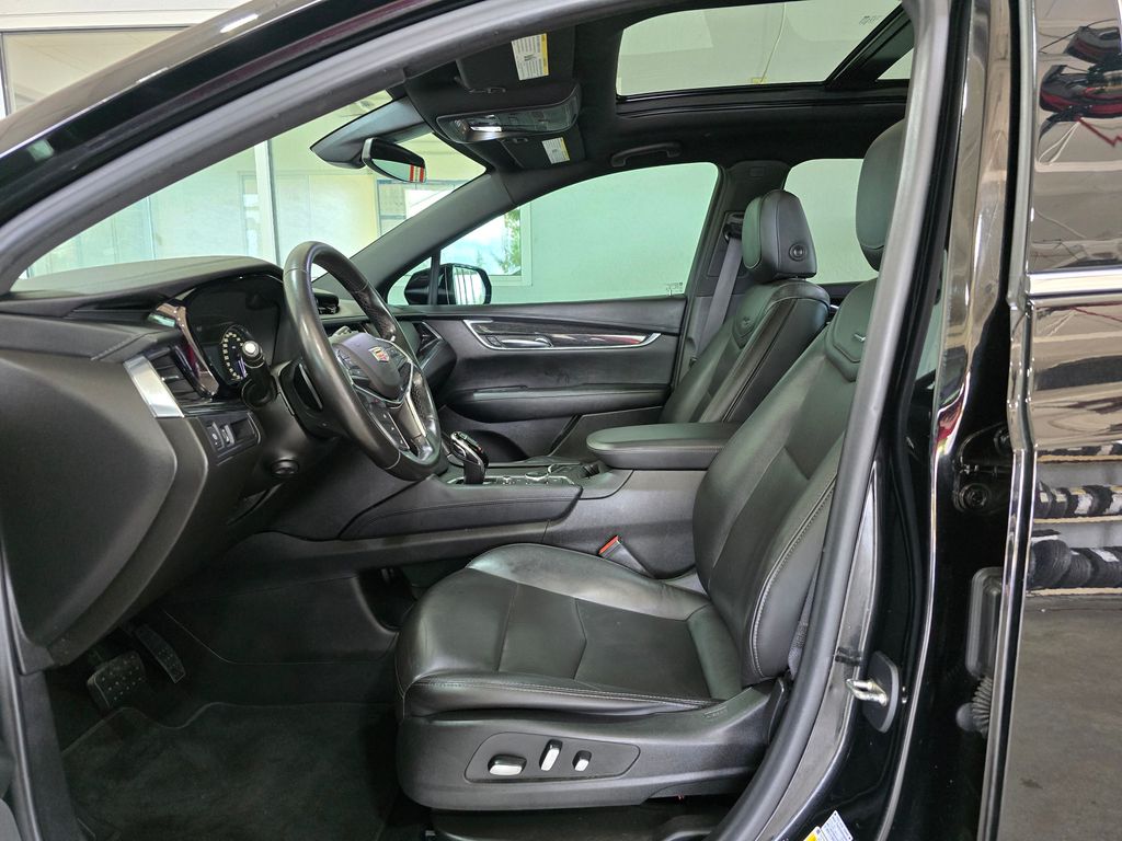 Vehicle image 23 of 33