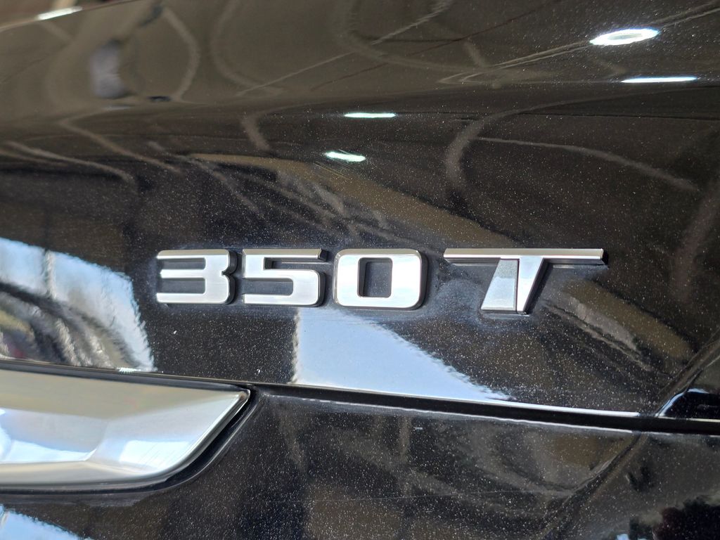 Vehicle image 28 of 33