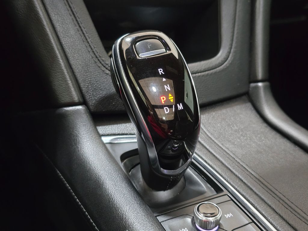 Vehicle image 15 of 33